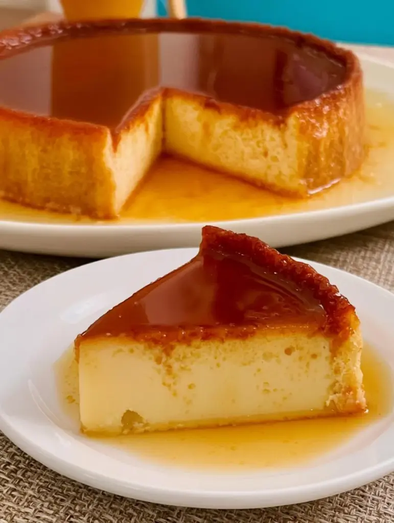 Flan de Galletas María preparado y presentado en un plato atractivo